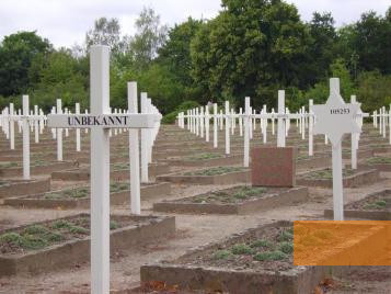 Image: Gardelegen, 2006, Cemetery for the victims of the massacre, Thomas Herrmann, Berlin
