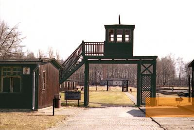 Image: Sztutowo, 2005, Entrance to the former camp, Stiftung Denkmal, Ronnie Golz