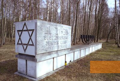 Image: Sztutowo, 2005, Memorial stone to the Jewish victims of the Stutthof concentration camp, Stiftung Denkmal, Ronnie Golz
