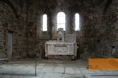 Image: Oradour-sur-Glane, 2009, Altar of the destroyed church, Alain Devisme
