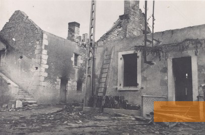 Bild:Maillé, 1944, Zerstörte Häuser, Maison du Souvenir