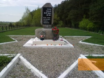 Bild:Glubokoje, o.D., Denkmal von 2001 im Wäldchen Borok, Aleksandr Iofik