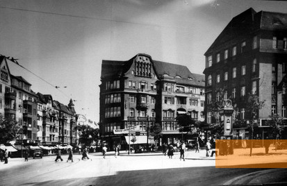 Image: Berlin, about 1930, Street scene in the Bavarian Quarter, public domain