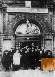 Image: Danzig, 1925, The Polish post office No. 3 at its opening, photo from the book: Adam Bartoszewski, Wiesław Gomulski: Żolnierze w pocztowych mundurach, Gdańsk 1969