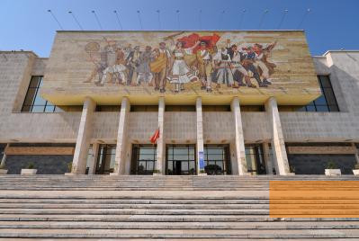 Bild:Tirana, 2009, Mosaik an der Fassade des Museums, Predrag Bubalo