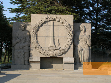 Image: Saint Petersburg, 2007, Memorial on Piskariovskoye Cemetery, Volkov
