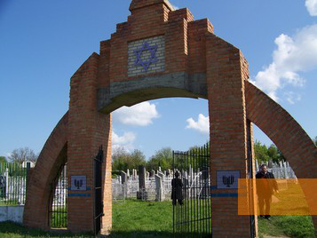Image: Khashchuvate, 2008, Entrance to the memorial complex, Efim Marmer