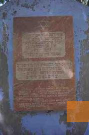 Image: Ukmergė, 2001, Hebrew and Lithuanian inscription on the monument, Švietimo kaitos fondas