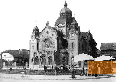 Image: Maria-Theresiopel, about 1905, The synagogue a few years after its opening, public domain