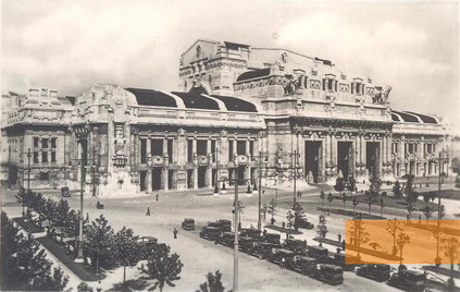 Image: Milan, 1930s, The central railway station, opened in 1931, public domain