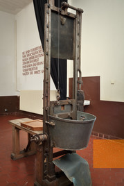 Image: Brandenburg an der Havel, 2018, Reconstructed guillotine in the memorial rooms of the prison, Stiftung Brandenburgische Gedenkstätten, Hagen Immel