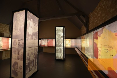 Bild:Maillé, 2014, Ausstellung im Haus der Erinnerung, Maison du Souvenir