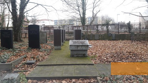 Bild:Berlin-Weißensee, 2019, Urnenfeld mit Asche ermordeter Juden aus verschiedenen Konzentrationslagern, Stiftung Denkmal