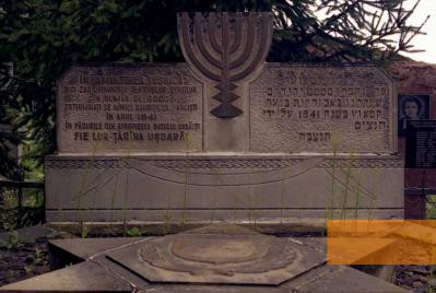 Image: Soroca, 2005, Memorial to the victims of the Holocaust, close-up, Stiftung Denkmal