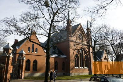 Image: Gliwice, 2019, Exterior view of the funeral hall, Dom Pamięci Żydów Górnośląskich