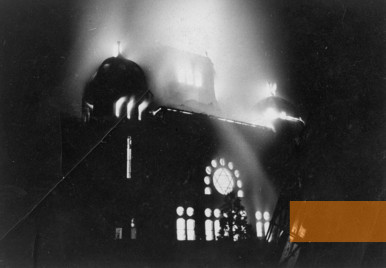 Image: Opole, 1938, The burning Synagogue, public domain