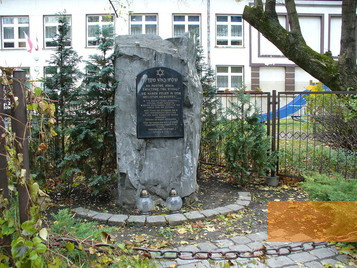 Image: Opole, 2006, Memorial stone for the New Synagogue, wikipedia commons, Pudelek