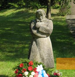 Image: Kamminke, 2006, Golm War Cemetery - Sculpture »The Frozen«, Archiv Volksbund Deutsche Kriegsgräberfürsorge e.V.