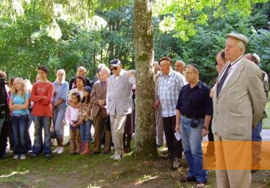 Image: Ukmergė, September 2005, Survivors and town residents commemorate the victims of the Holocaust , Loreta Ezerskytė