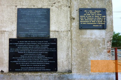 Image: Le Vernet, 2012, Memorial plaques at the station building, Thierry Llansades