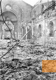 Bild:Bukarest, 1941, Ruine der während der Unruhen zerstörten sephardischen Synagoge Cahal Grande, Yad Vashem