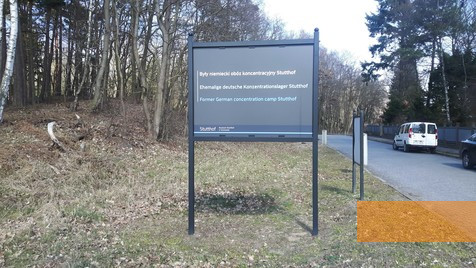 Image: Sztutowo, 2019, Sign at the entrance to the former camp site, Stiftung Denkmal