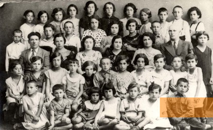 Bild:Biržai, 1939, Kinder einer jüdischen Schule, Yad Vashem