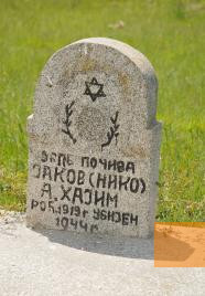 Image: Pristina, 2009, Grave of Jakob A. Chaim, »born 1919, killed 1944«, Ivan Safyan Abrams