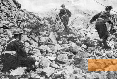 Bild:Montecassino, Mai 1944, Polnische Soldaten in der Schlacht, In: Melchior Wańkowicz: Bitwa o Monte Cassino, Rom 1947