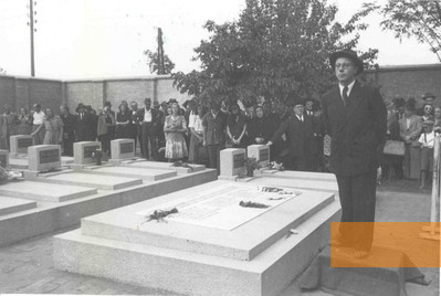Image: Subotica, presumanly 1948, Memorial service for the victims of the Holocaust at the Jewish cemetery, Jevrejski istorijski muzej Beograd